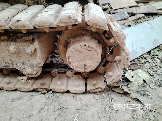 左驅(qū)動(dòng)輪（行走機(jī)構(gòu)）