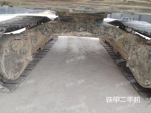 转盘和下车架正前（工作和回转装置）