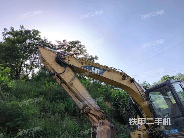 大臂根部?斜視(工作和回轉(zhuǎn)裝置) 大臂根部?斜視(工作和回轉(zhuǎn)裝置)