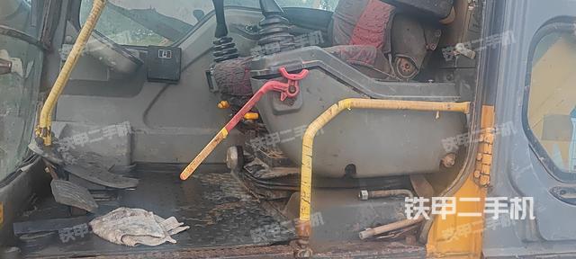 驾驶室整体(整机外观) 驾驶室整体(整机外观)