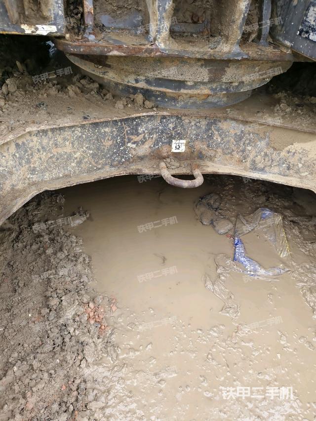 右侧履带整体 (行走机构) 右侧履带整体 (行走机构)