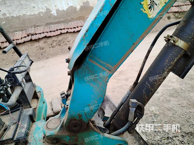 大臂根部?斜（工作和回轉(zhuǎn)裝置）