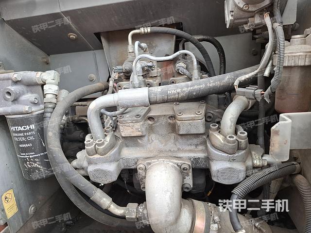 液壓泵艙室正面整體(整機(jī)外觀) 液壓泵艙室正面整體(整機(jī)外觀)