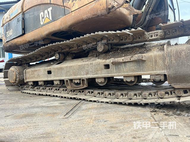 單側(cè)履帶整體(整機(jī)外觀) 單側(cè)履帶整體(整機(jī)外觀)