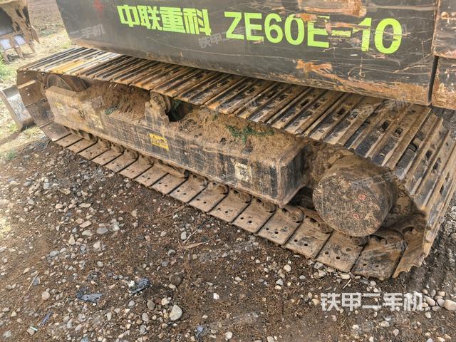 左側(cè)履帶整體?(行走機(jī)構(gòu)) 左側(cè)履帶整體?(行走機(jī)構(gòu))