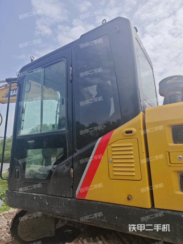 驾驶室左后45度(驾驶室部分) 驾驶室左后45度(驾驶室部分)