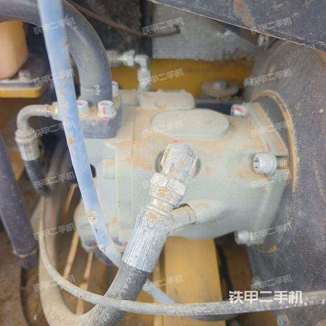 液壓泵艙室正面整體(整機(jī)外觀) 液壓泵艙室正面整體(整機(jī)外觀)