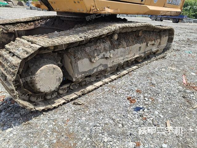 單側(cè)履帶整體（整機(jī)外觀）