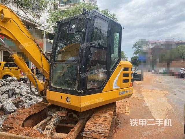 龍工CDM6060挖掘機(jī)