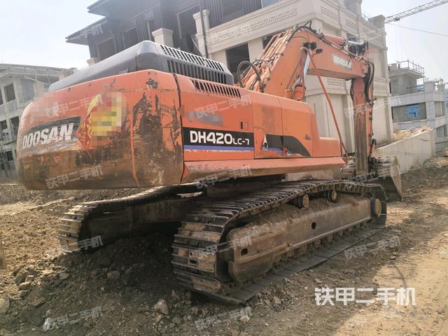 整機(jī)右后45°(整機(jī)外觀) 整機(jī)右后45°(整機(jī)外觀)