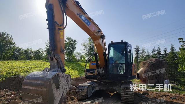 三一重工SY135C挖掘機(jī)