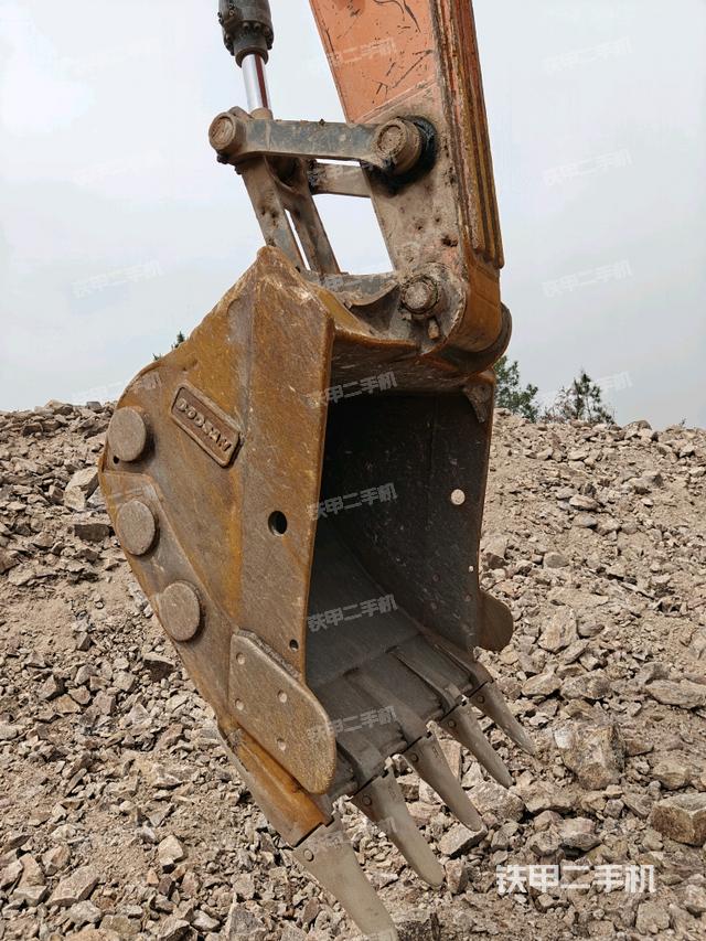 小臂整体左后（工作和回转装置）