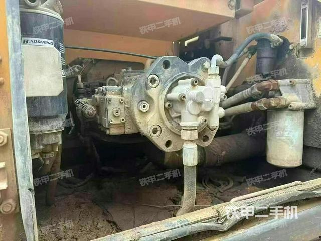 液壓泵艙室正面整體（整機(jī)外觀）