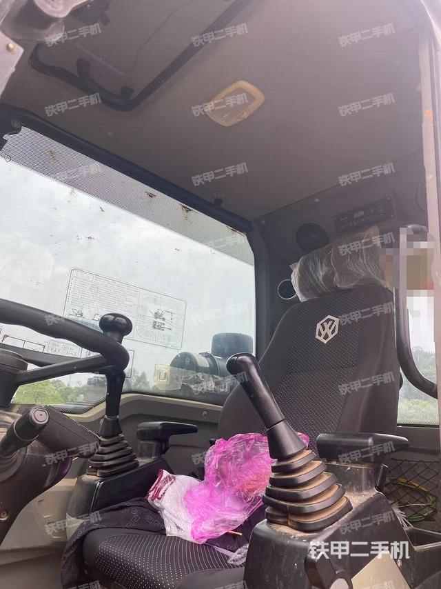 駕駛室整體(整機外觀) 駕駛室整體(整機外觀)