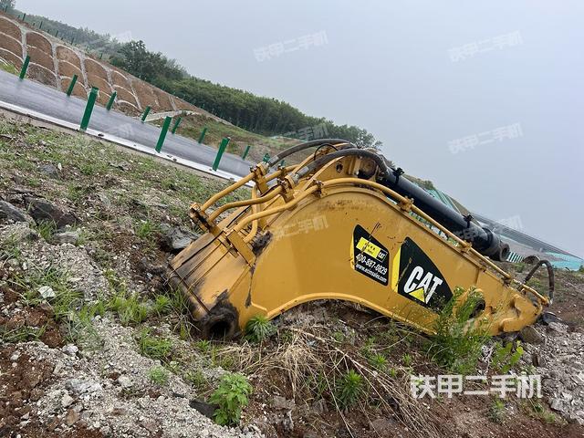 大臂油缸整体 竖拍（工作和回转装置）