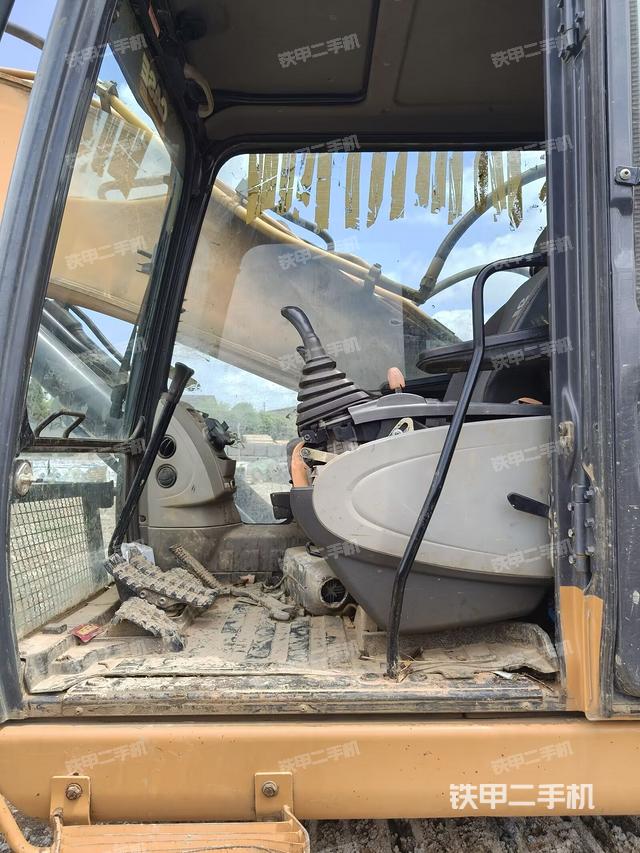 駕駛室整體（整機(jī)外觀）