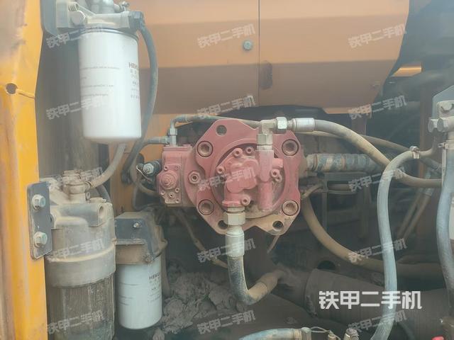 液壓泵艙室正面整體(整機(jī)外觀) 液壓泵艙室正面整體(整機(jī)外觀)