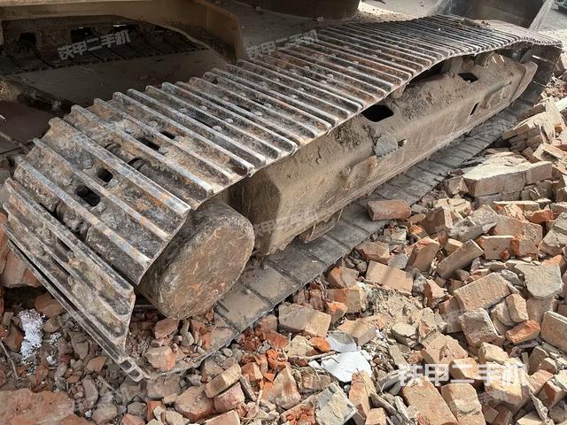 单侧履带整体(整机外观) 单侧履带整体(整机外观)