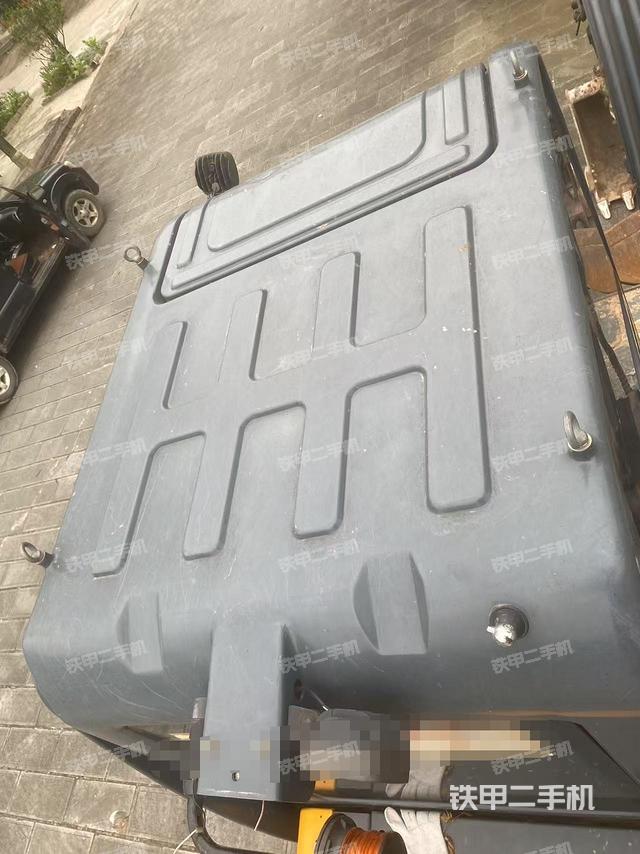 駕駛室頂部(整機外觀) 駕駛室頂部(整機外觀)