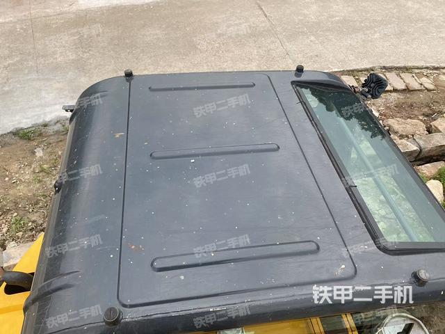 驾驶室顶部(整机外观) 驾驶室顶部(整机外观)