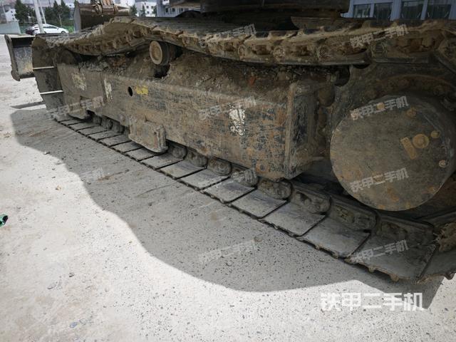 單側(cè)履帶整體(整機外觀) 單側(cè)履帶整體(整機外觀)