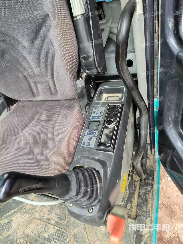 座椅左側(cè)控制臺/音響/含左手柄（駕駛室部分）