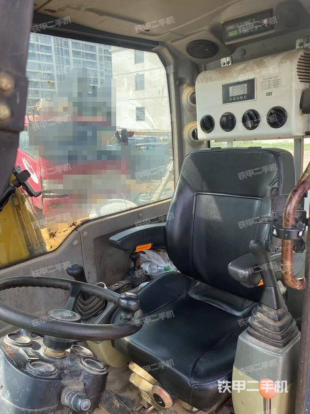 駕駛室整體（整機(jī)外觀）