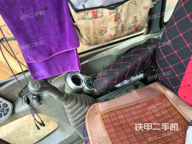 座椅左側(cè)控制臺(tái)/音響/含左手柄(駕駛室部分) 座椅左側(cè)控制臺(tái)/音響/含左手柄(駕駛室部分)