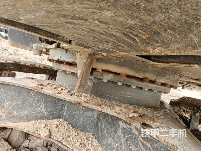 右驱动轮（行走机构）