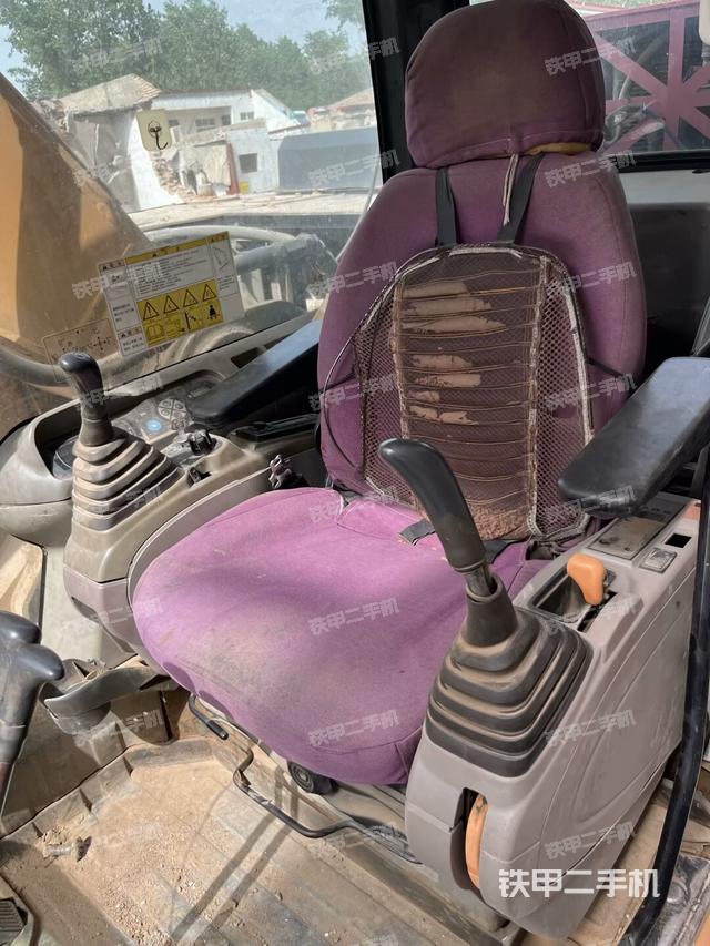 驾驶室整体(整机外观) 驾驶室整体(整机外观)