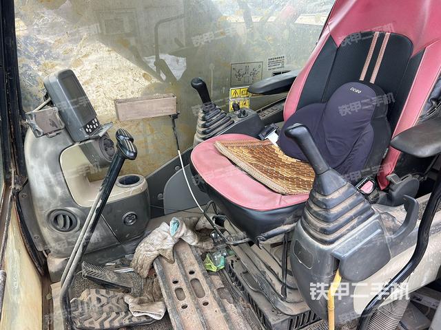 駕駛室整體(整機(jī)外觀) 駕駛室整體(整機(jī)外觀)