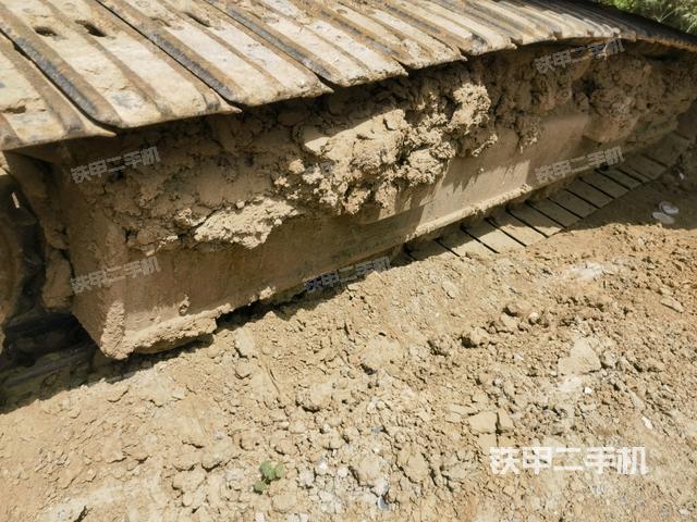 單側(cè)履帶整體(整機(jī)外觀) 單側(cè)履帶整體(整機(jī)外觀)