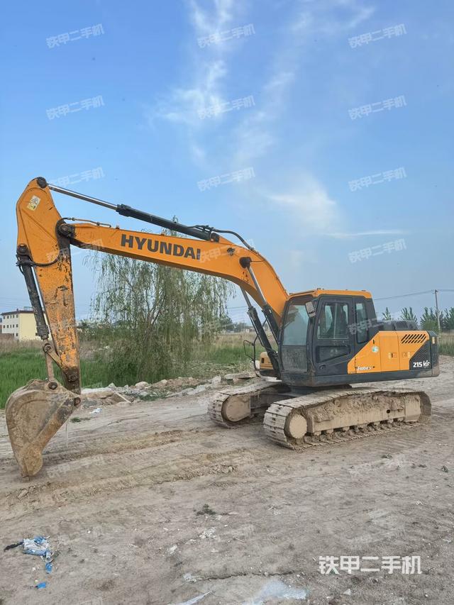 現(xiàn)代R215VS挖掘機(jī)
