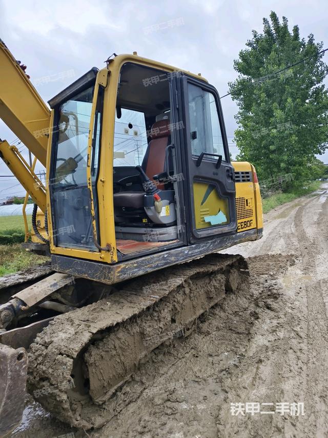 座椅左侧控制台/音响/含左手柄(驾驶室部分) 座椅左侧控制台/音响/含左手柄(驾驶室部分)