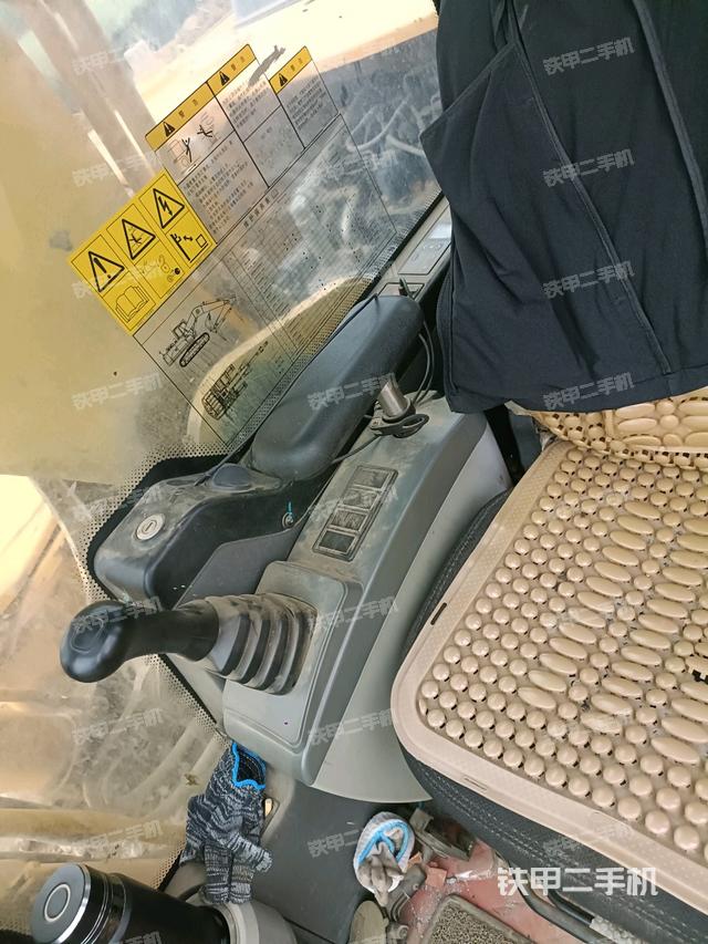 座椅右侧控制台/钥匙门/油门/含右手柄（驾驶室部分）