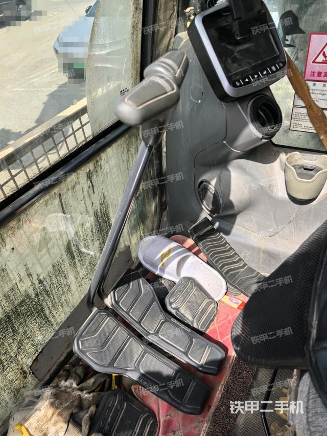 后窗玻璃角標(駕駛室部分) 后窗玻璃角標(駕駛室部分)