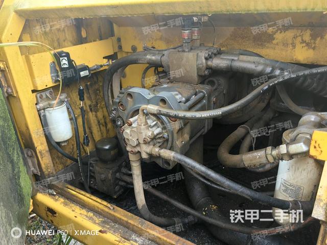 液壓泵艙室正面整體(整機外觀) 液壓泵艙室正面整體(整機外觀)