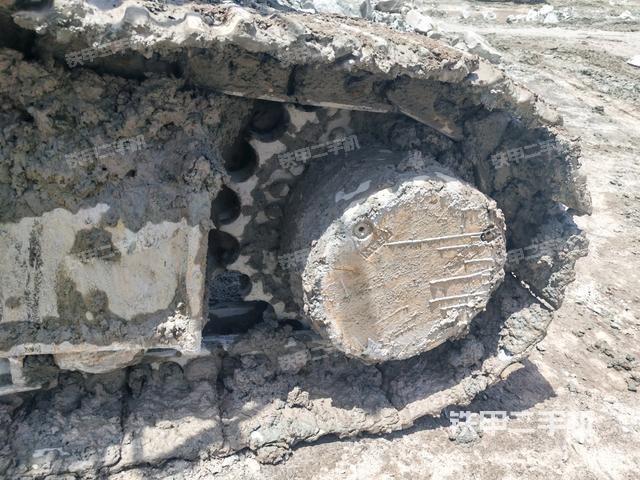 左驅(qū)動輪（行走機(jī)構(gòu)）