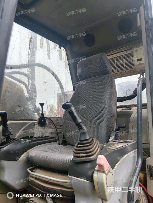 駕駛室整體(整機外觀) 駕駛室整體(整機外觀)