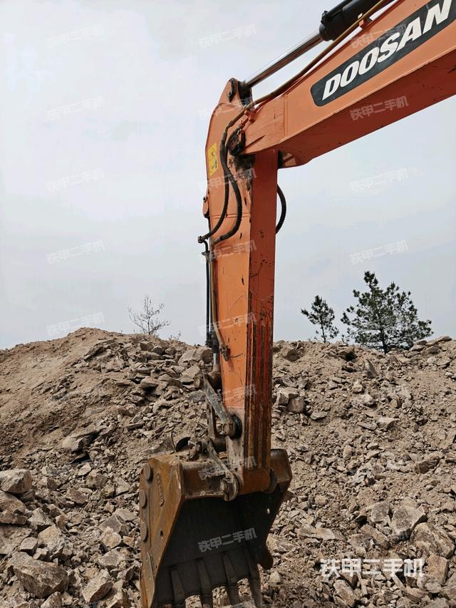 铲斗右后整体（工作和回转装置）