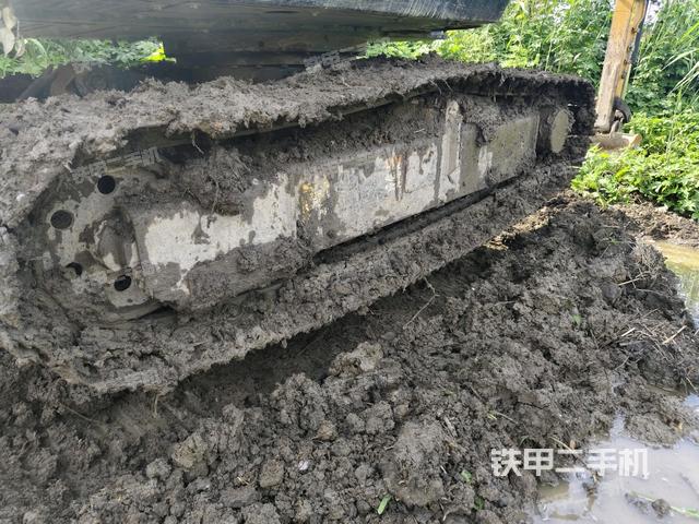 左側(cè)履帶整體?(行走機(jī)構(gòu)) 左側(cè)履帶整體?(行走機(jī)構(gòu))