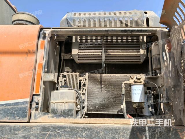 散熱器正面(大件艙室) 散熱器正面(大件艙室)