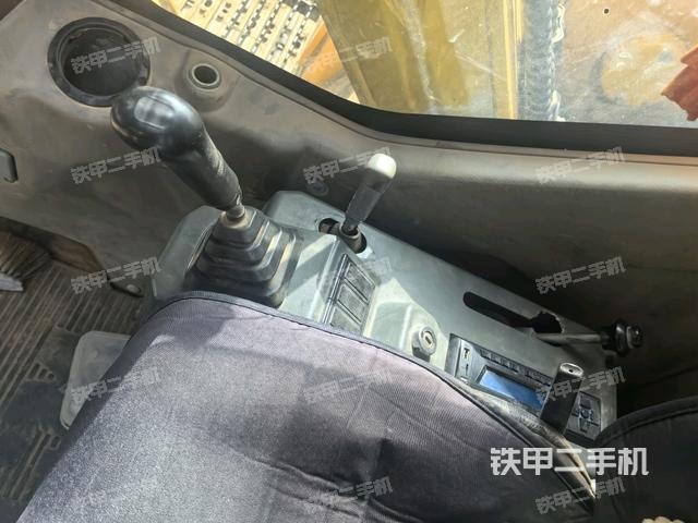 座椅左側(cè)控制臺/音響/含左手柄(駕駛室部分) 座椅左側(cè)控制臺/音響/含左手柄(駕駛室部分)