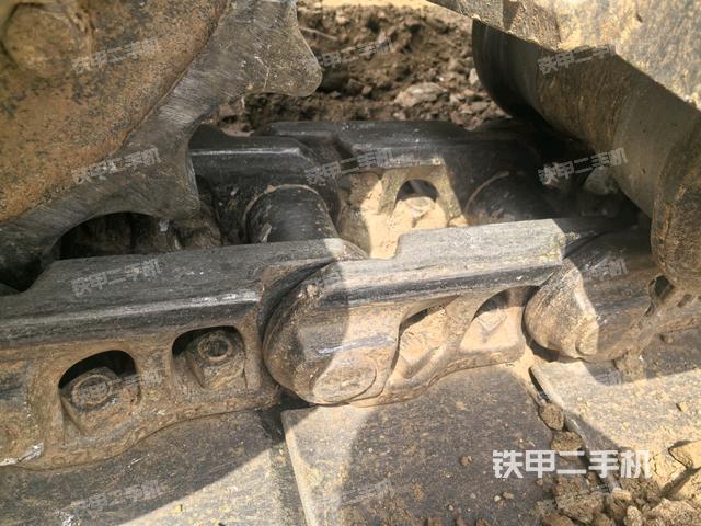單側(cè)履帶整體(整機(jī)外觀) 單側(cè)履帶整體(整機(jī)外觀)