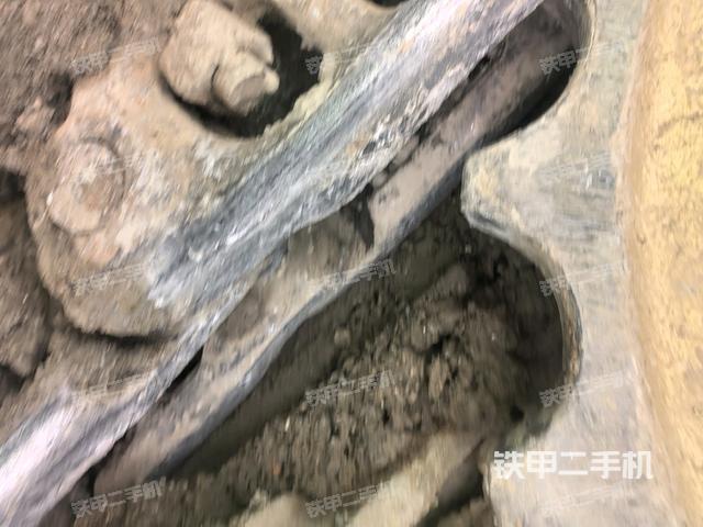 右側(cè)履帶整體?(行走機(jī)構(gòu)) 右側(cè)履帶整體?(行走機(jī)構(gòu))