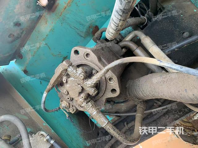 液壓泵艙室正面整體(整機外觀) 液壓泵艙室正面整體(整機外觀)