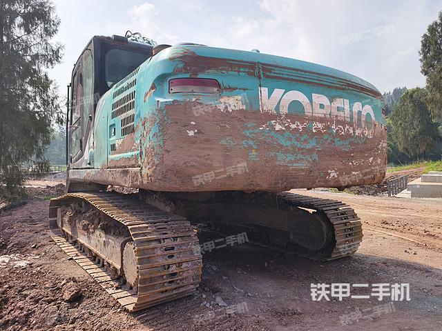 神钢SK260LC-10挖掘机的设备实拍-第2张实拍照片