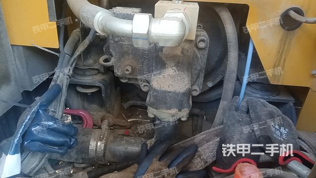 液壓泵艙室正面整體(整機(jī)外觀) 液壓泵艙室正面整體(整機(jī)外觀)