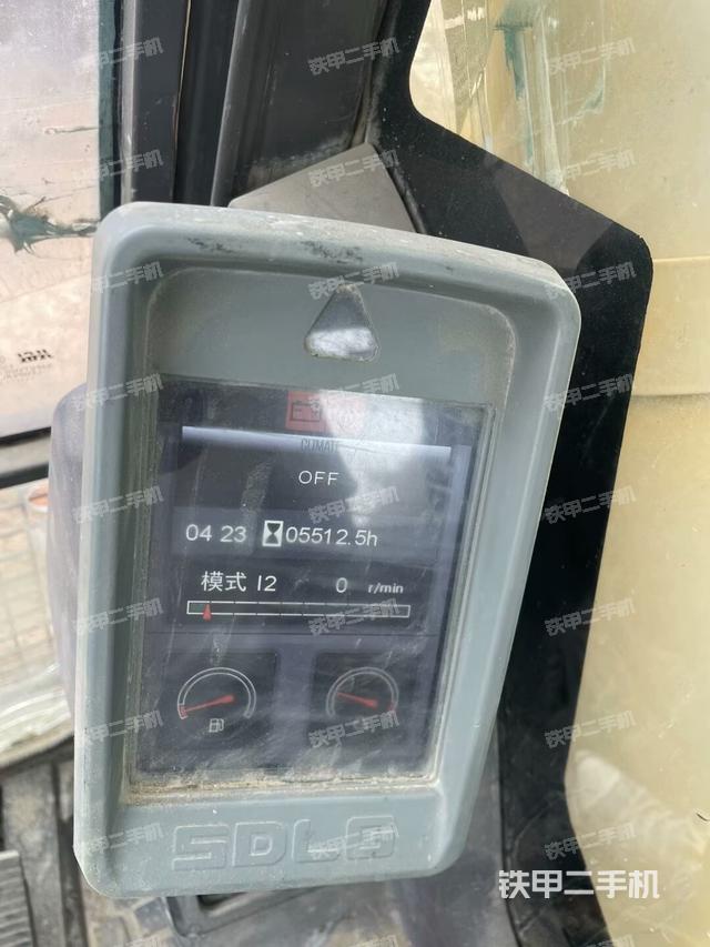 駕駛室整體（整機外觀）