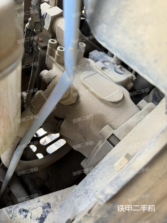 液壓泵艙室正面整體(整機(jī)外觀) 液壓泵艙室正面整體(整機(jī)外觀)